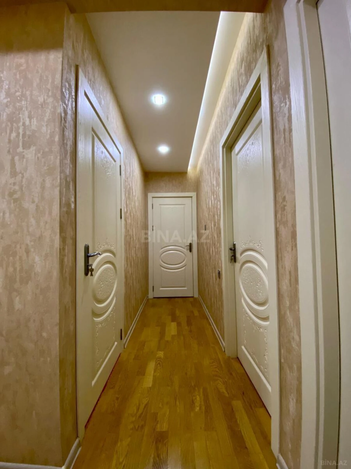 Satılır 3 otaqlı mənzil 98 m²