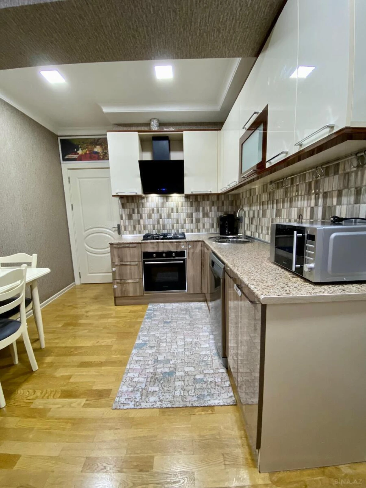 Satılır 3 otaqlı mənzil 98 m²
