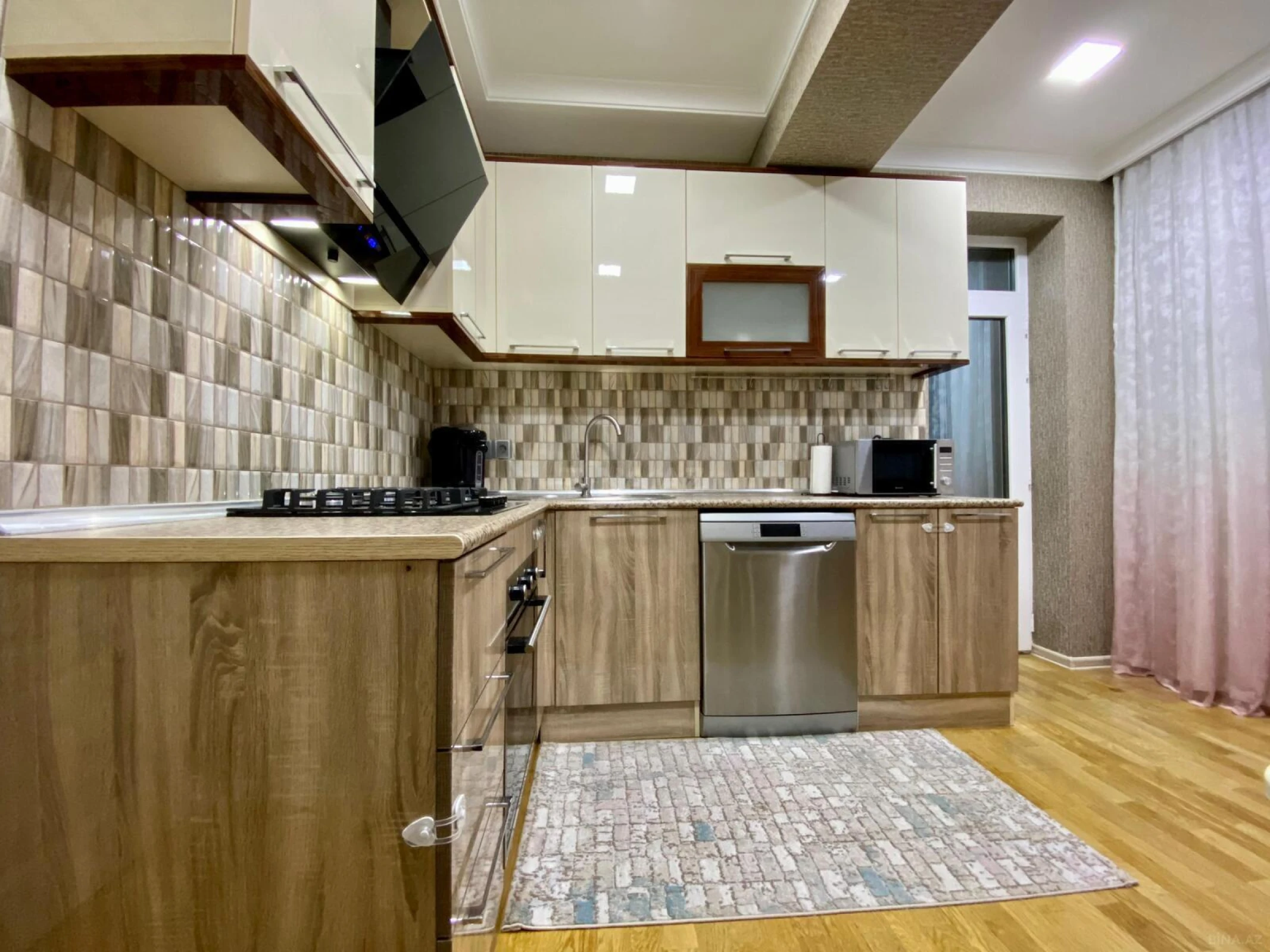 Satılır 3 otaqlı mənzil 98 m²