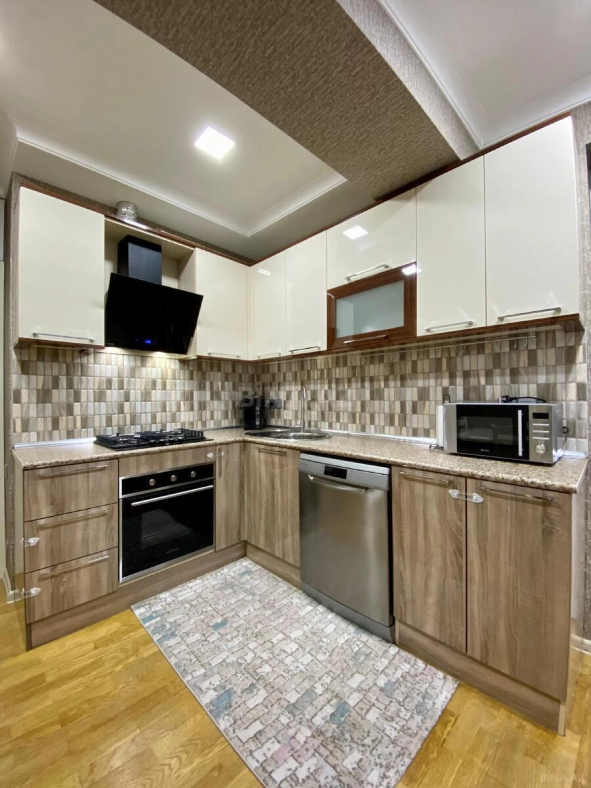 Satılır 3 otaqlı mənzil 98 m²