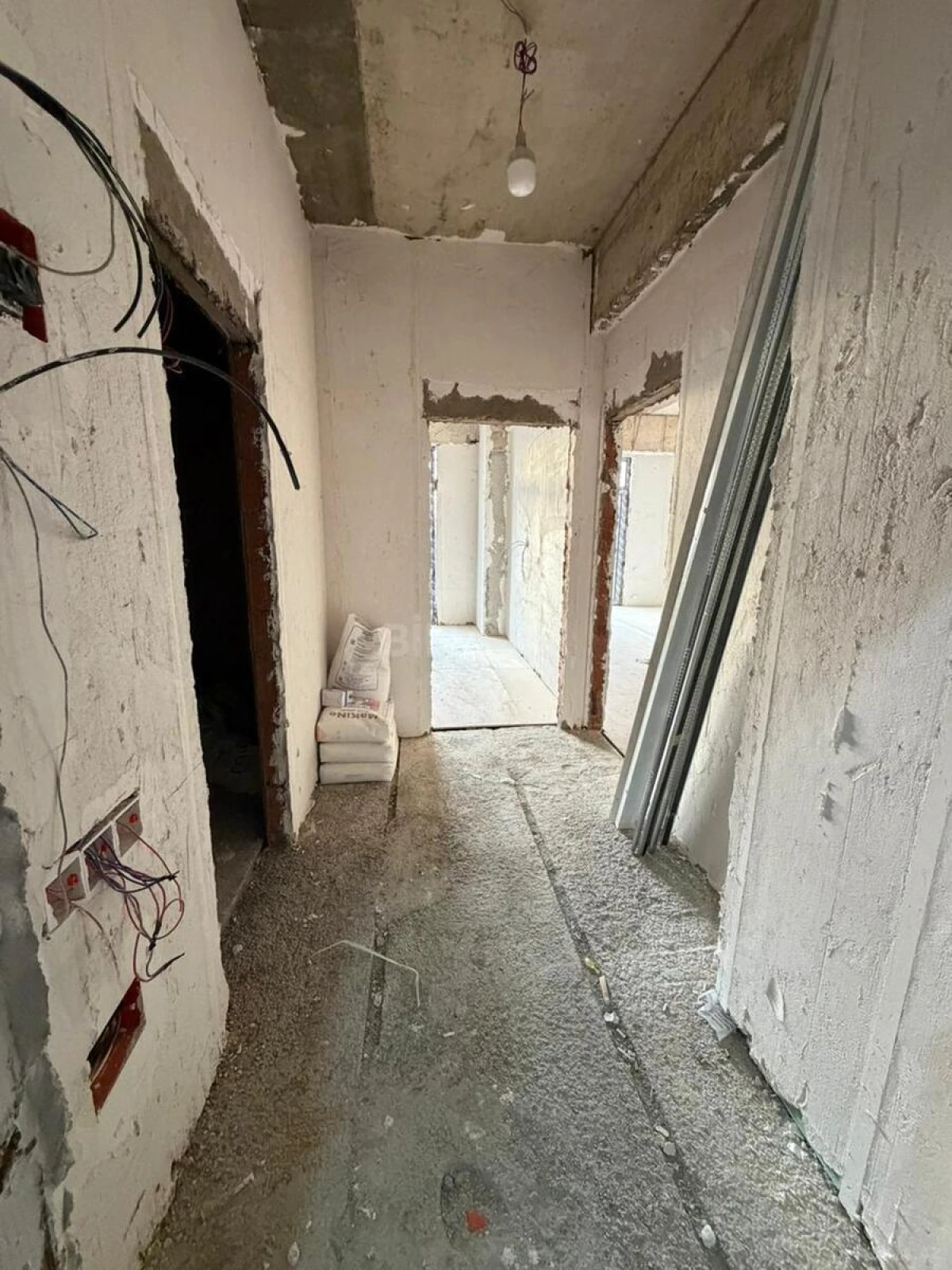 Satılır 2 otaqlı mənzil 66 m²