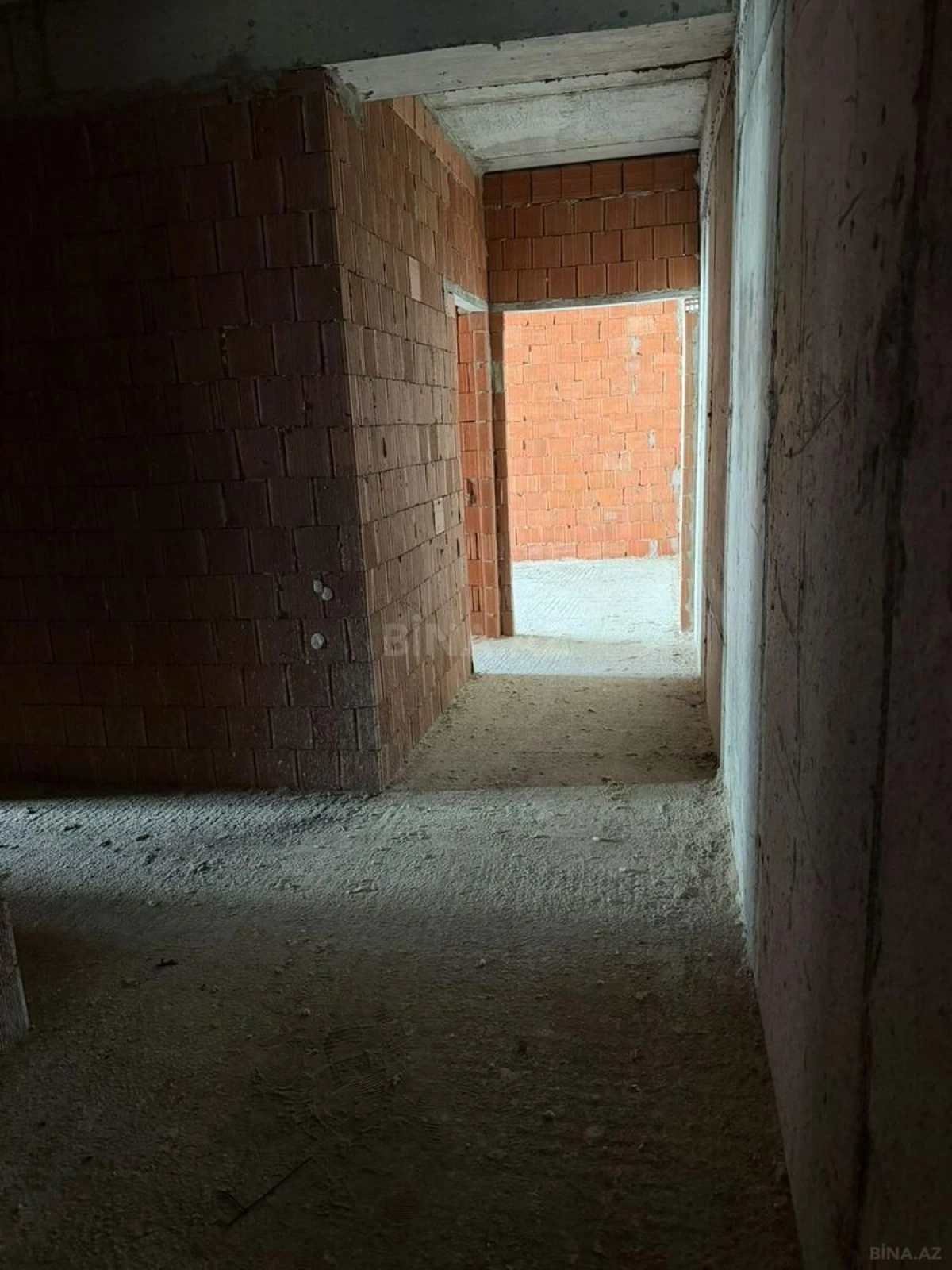 Satılır 3 otaqlı mənzil 122 m²