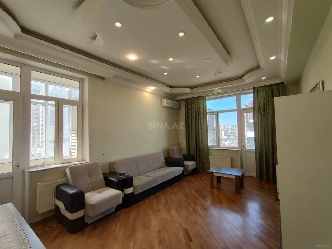 Satılır 2 otaqlı mənzil 102 m²