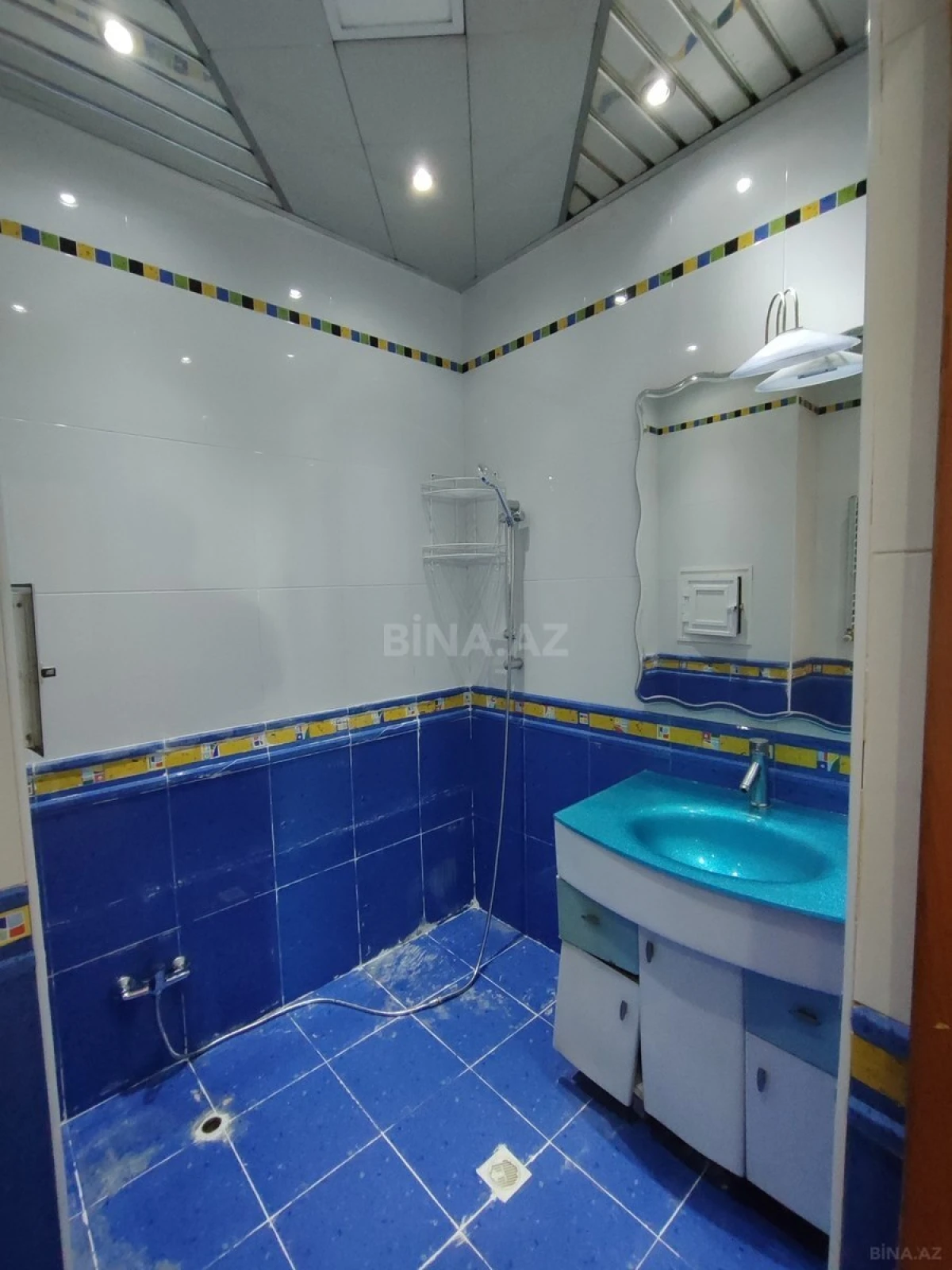 Satılır 2 otaqlı mənzil 102 m²