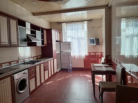 Satılır 2 otaqlı mənzil 102 m²