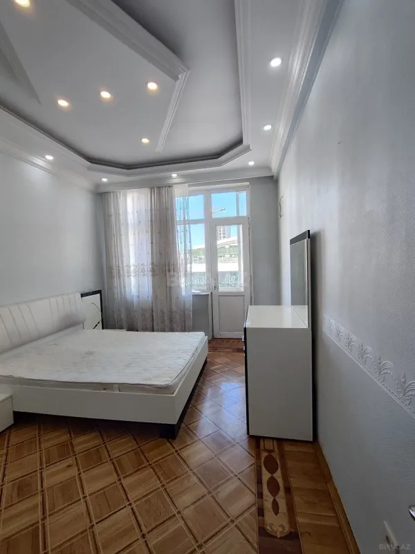 Satılır 2 otaqlı mənzil 102 m²