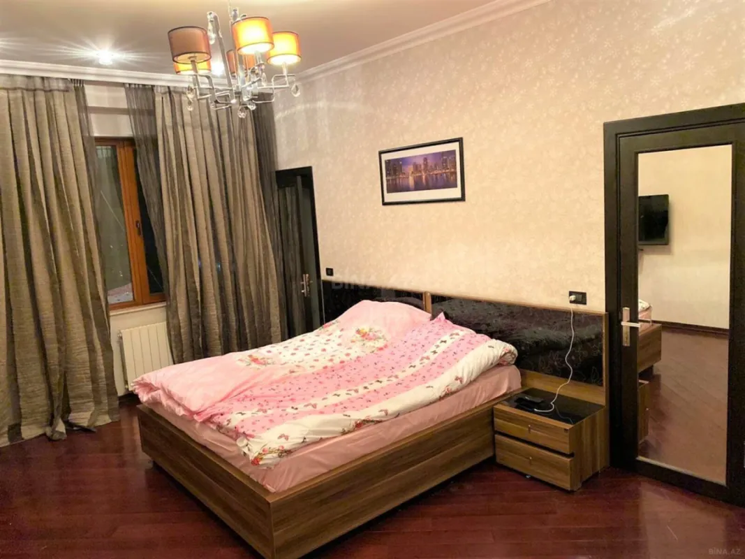 Kirayə verilir 4 otaqlı mənzil 250 m²