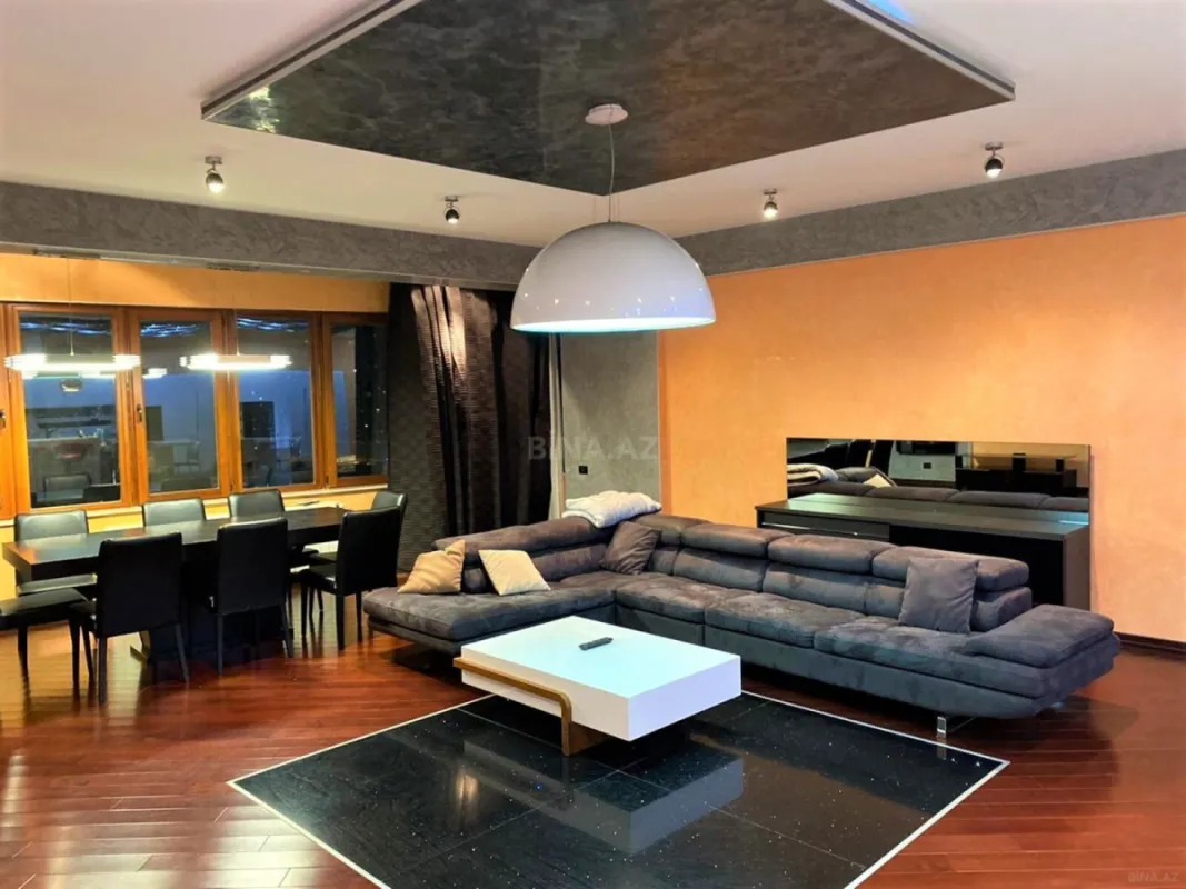 Kirayə verilir 4 otaqlı mənzil 250 m²