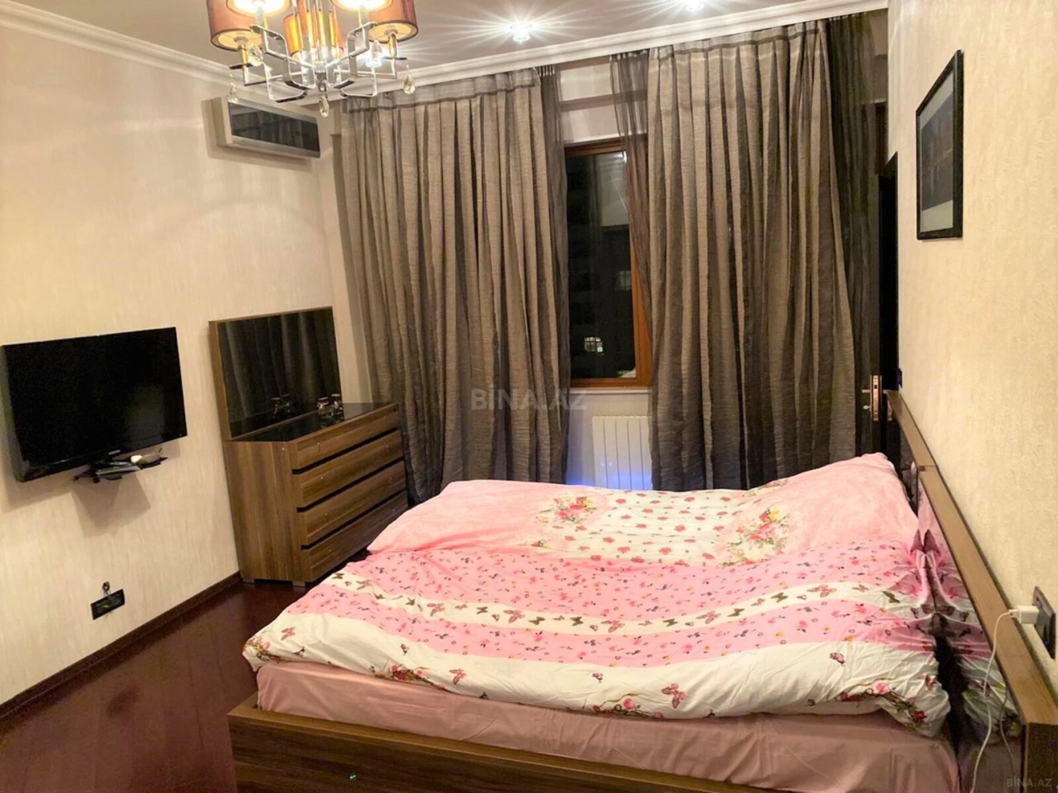 Kirayə verilir 4 otaqlı mənzil 250 m²