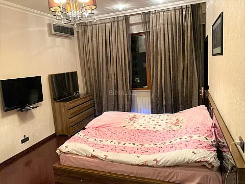 Kirayə verilir 4 otaqlı mənzil 250 m²