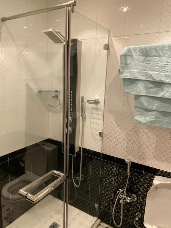 Kirayə verilir 4 otaqlı mənzil 250 m²