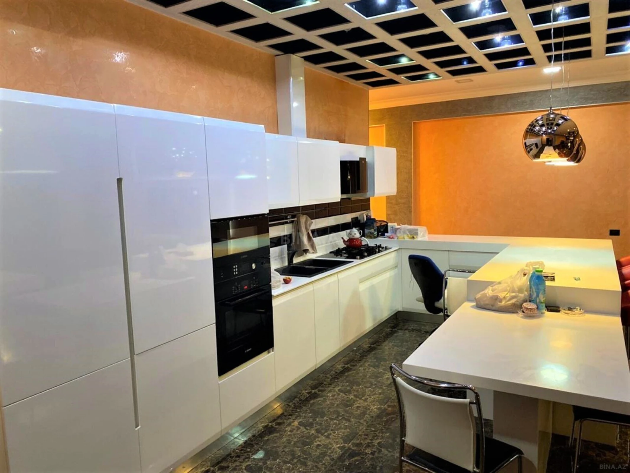 Kirayə verilir 4 otaqlı mənzil 250 m²