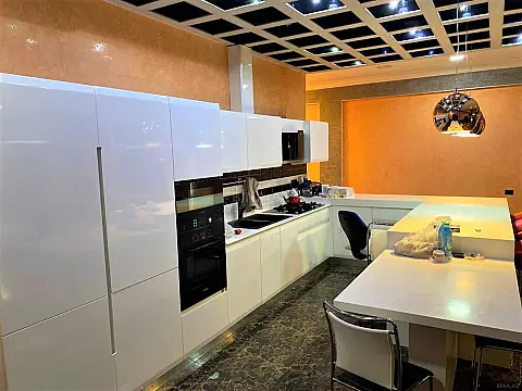 Kirayə verilir 4 otaqlı mənzil 250 m²
