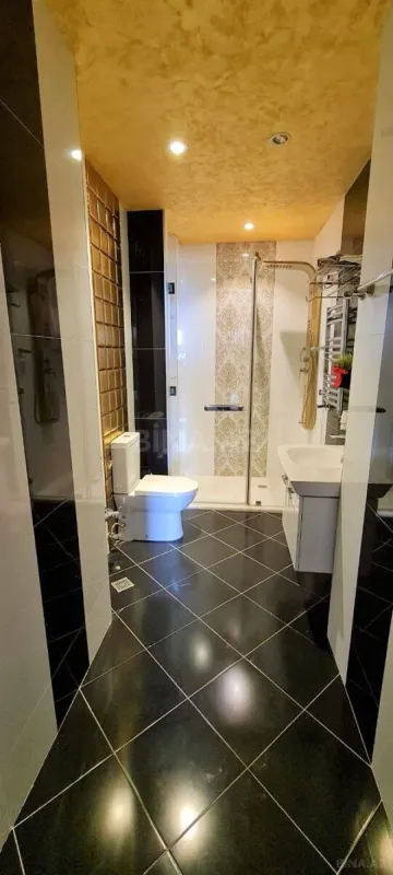 Kirayə verilir 4 otaqlı mənzil 250 m²