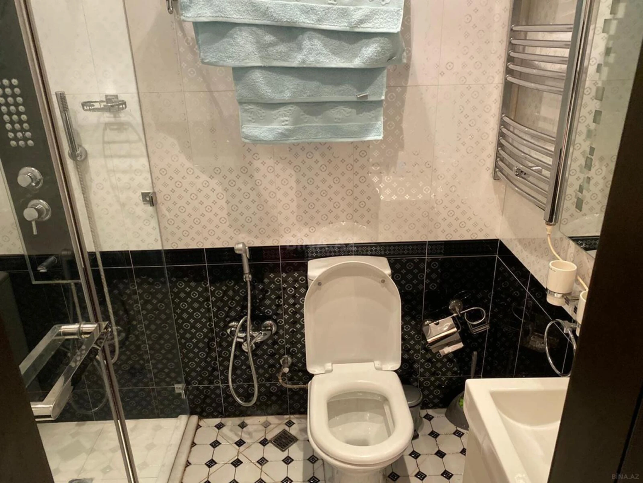 Kirayə verilir 4 otaqlı mənzil 250 m²