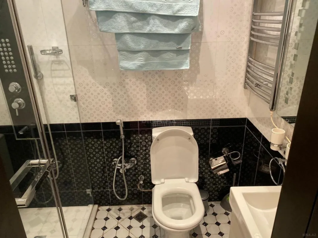 Kirayə verilir 4 otaqlı mənzil 250 m²