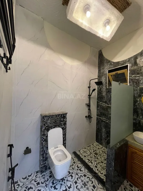 Satılır 7 otaqlı həyət evi 345 m²