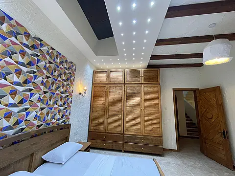 Satılır 7 otaqlı həyət evi 345 m²