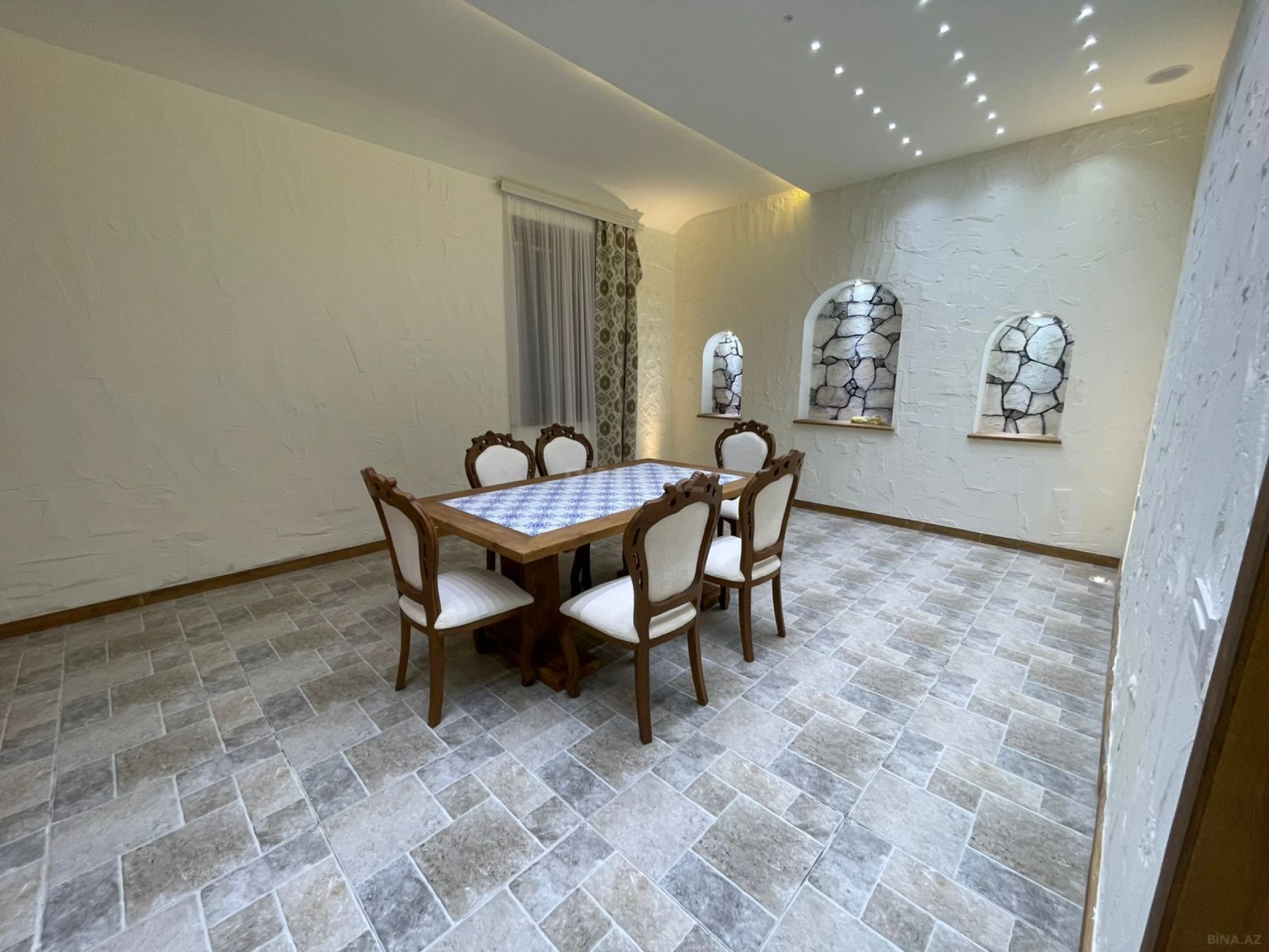 Satılır 7 otaqlı həyət evi 345 m²