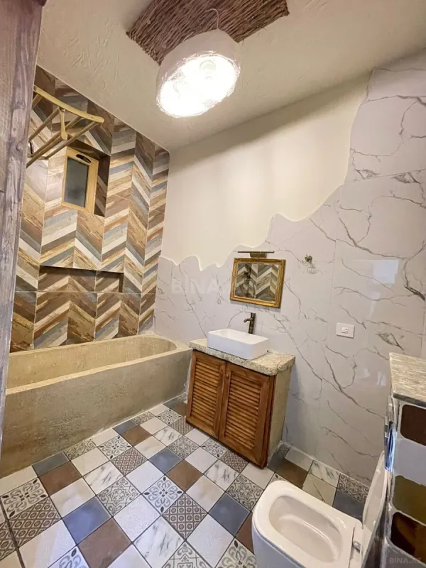 Satılır 7 otaqlı həyət evi 345 m²