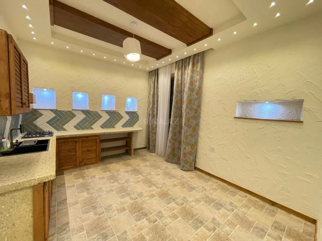 Satılır 7 otaqlı həyət evi 345 m²