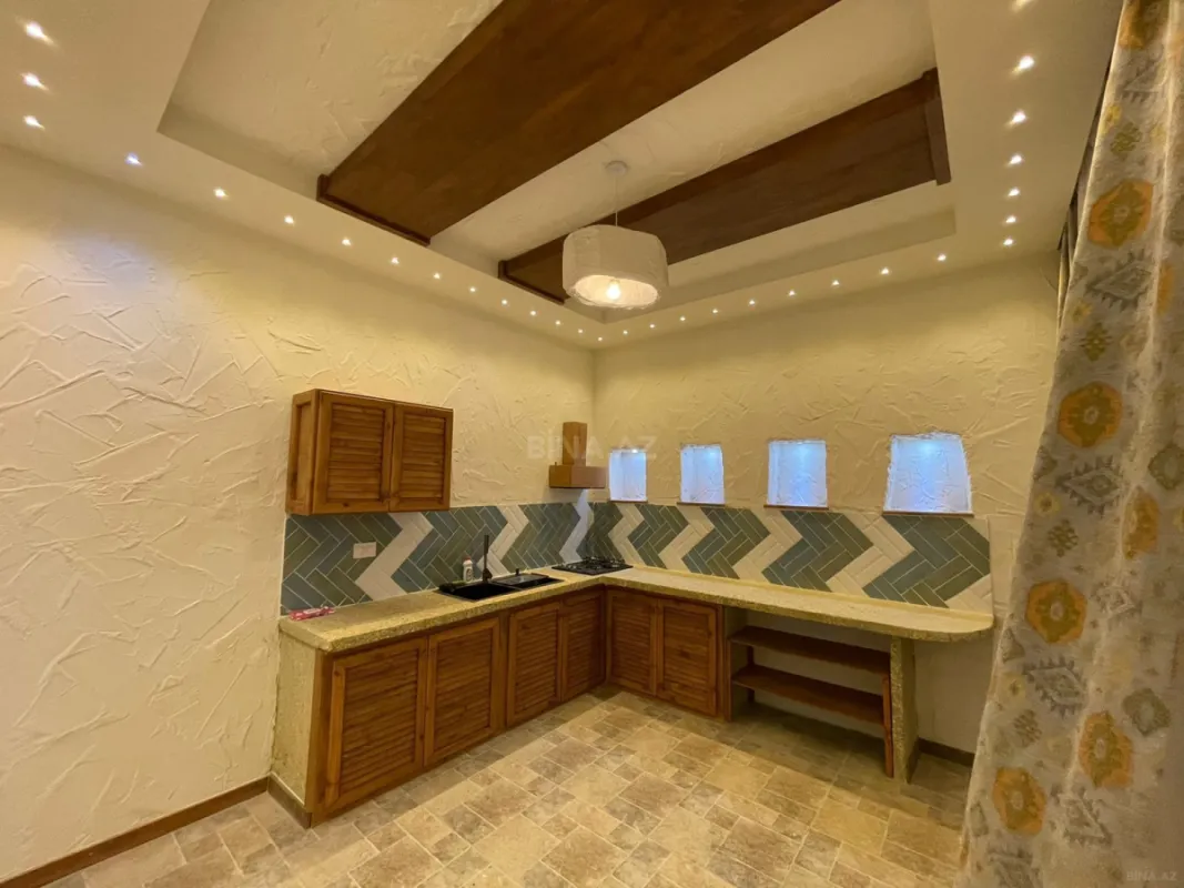 Satılır 7 otaqlı həyət evi 345 m²