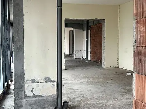 Satılır obyekt 330 m²