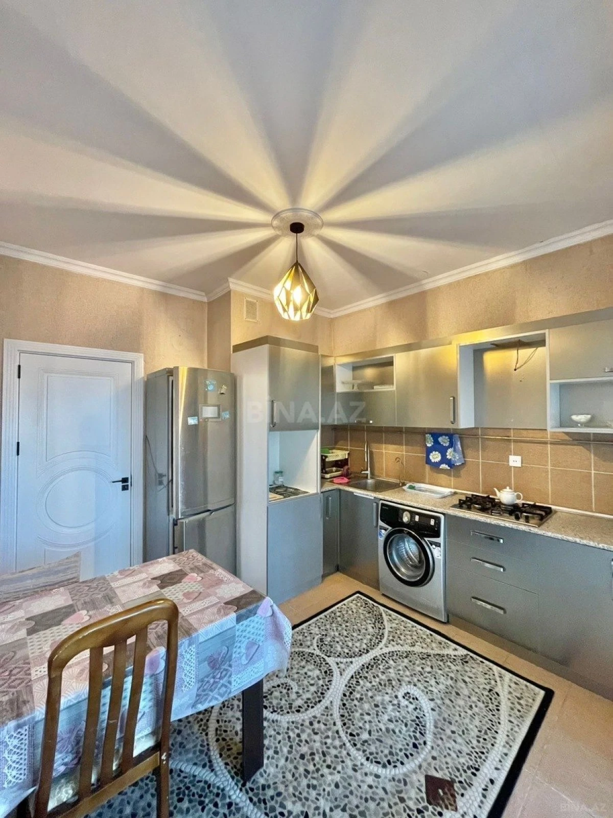 Kirayə verilir 2 otaqlı mənzil 88 m²