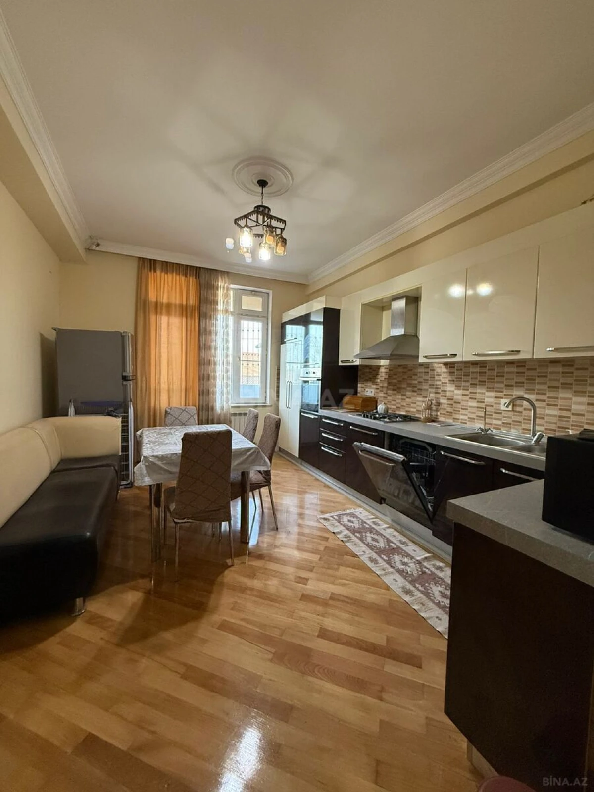 Kirayə verilir 3 otaqlı mənzil 130 m²