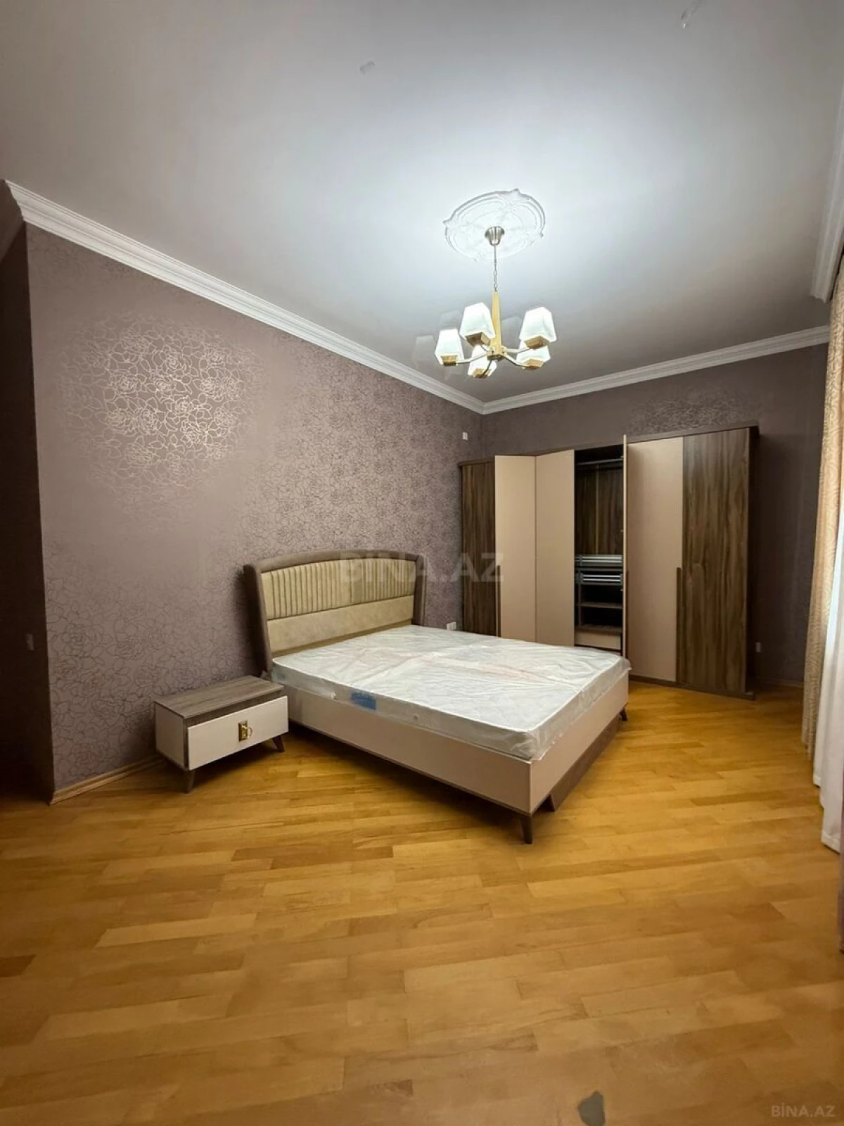 Kirayə verilir 3 otaqlı mənzil 130 m²