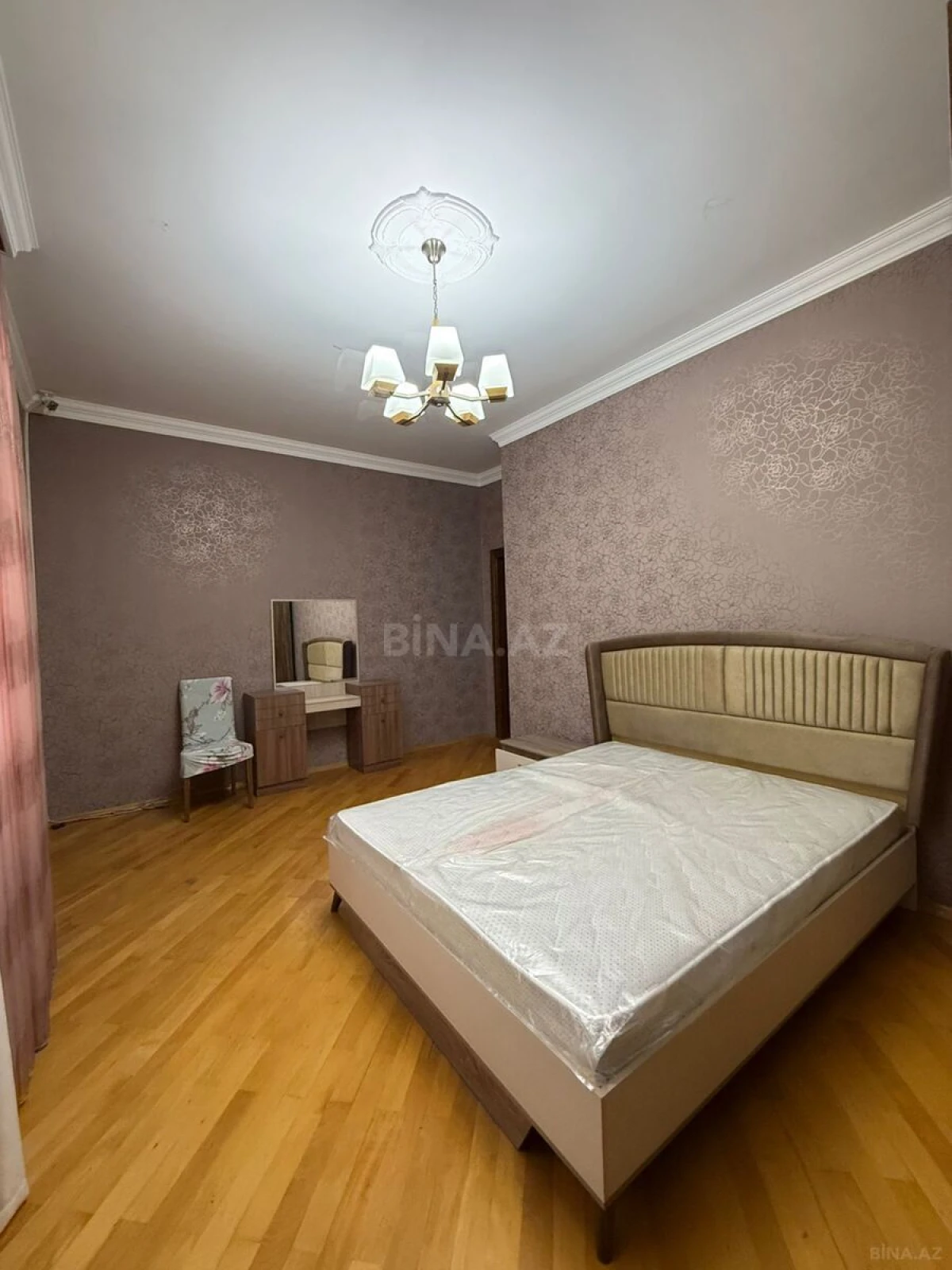 Kirayə verilir 3 otaqlı mənzil 130 m²