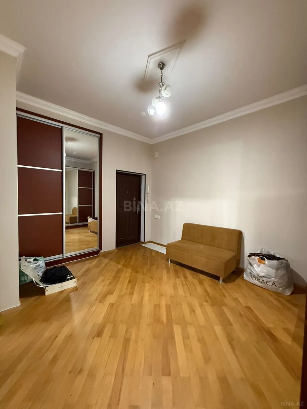 Kirayə verilir 3 otaqlı mənzil 130 m²
