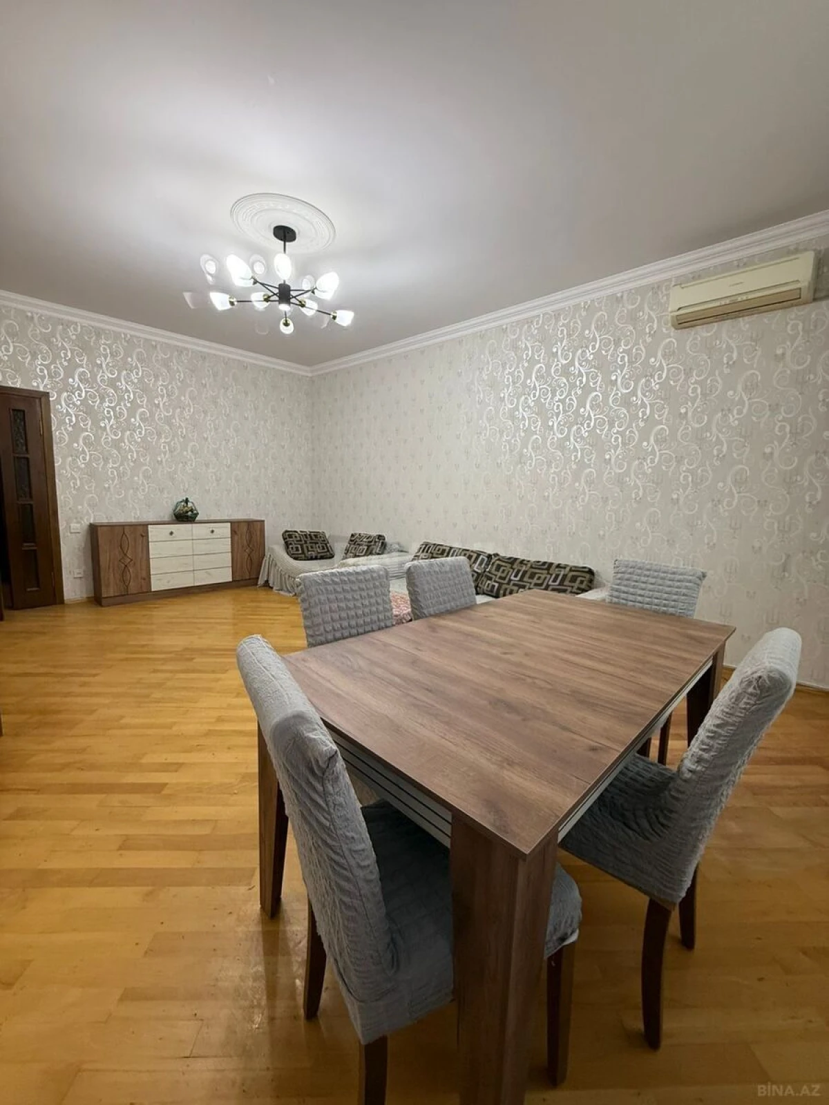 Kirayə verilir 3 otaqlı mənzil 130 m²