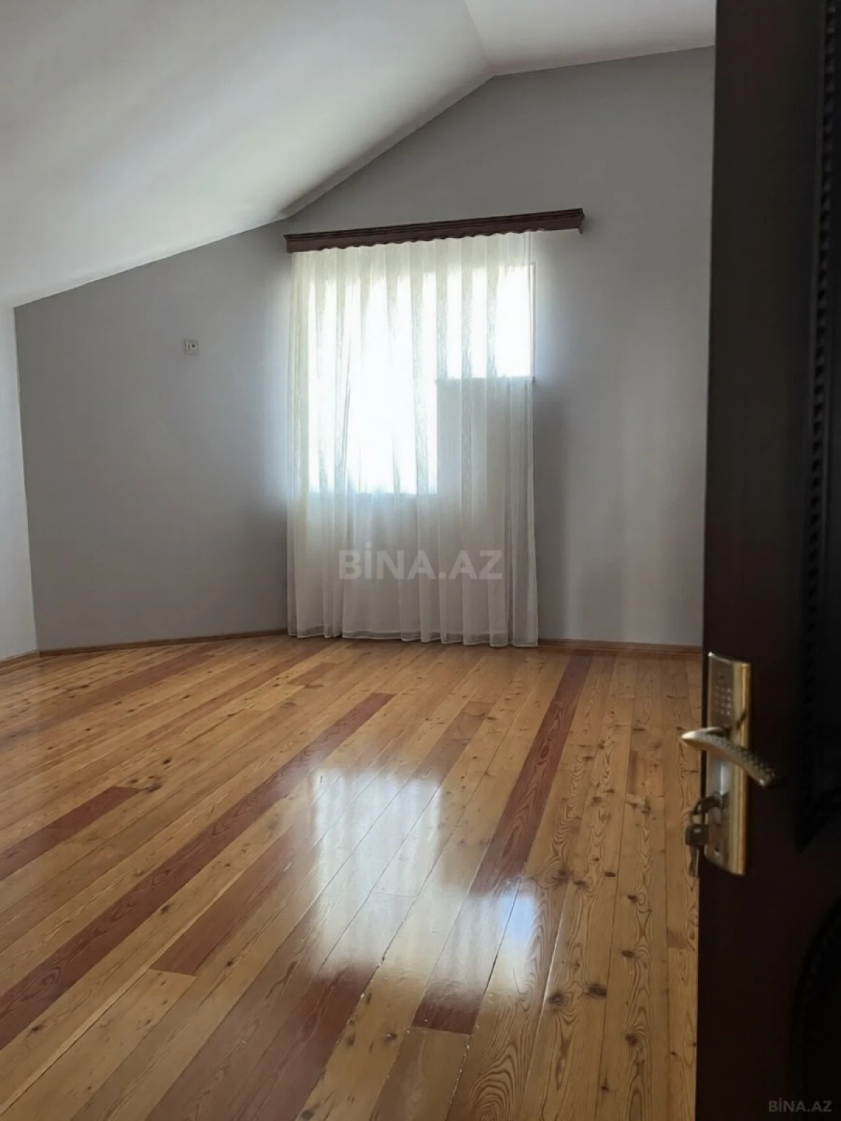Kirayə verilir 6 otaqlı həyət evi 600 m²
