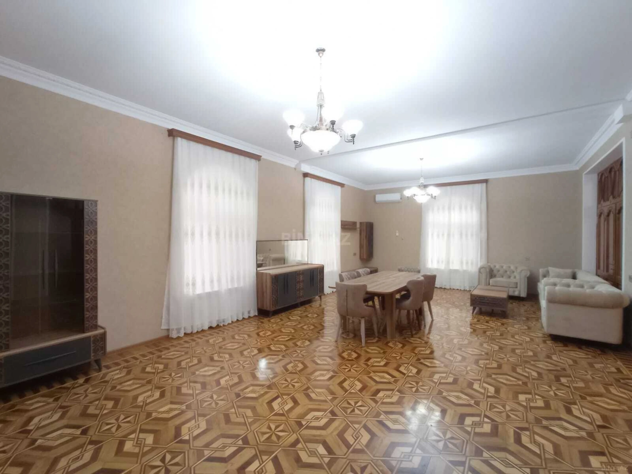 Kirayə verilir 6 otaqlı həyət evi 600 m²