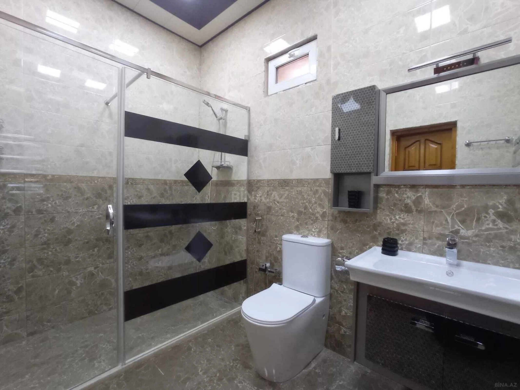 Kirayə verilir 6 otaqlı həyət evi 600 m²