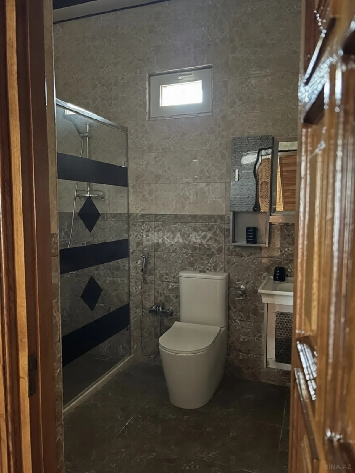 Kirayə verilir 6 otaqlı həyət evi 600 m²