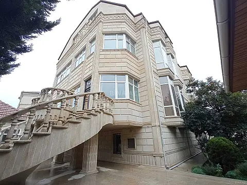 Kirayə verilir 6 otaqlı həyət evi 600 m²