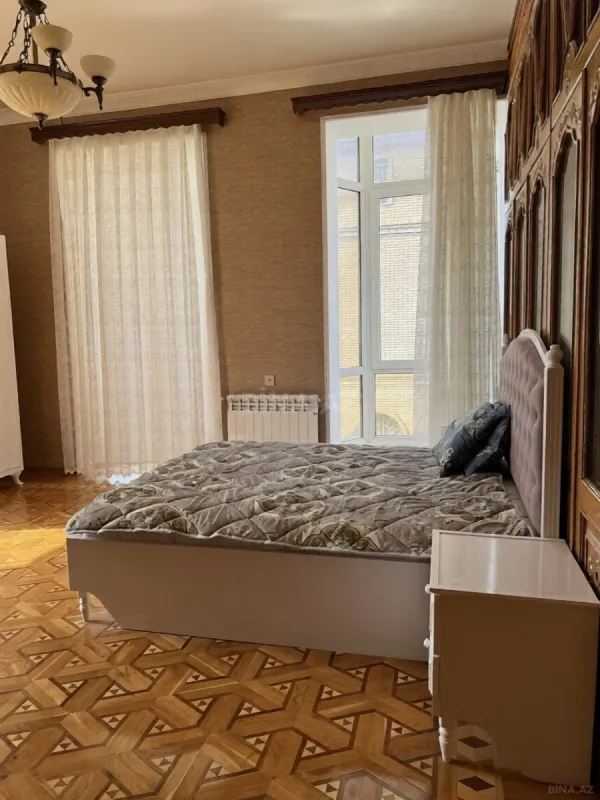 Kirayə verilir 6 otaqlı həyət evi 600 m²