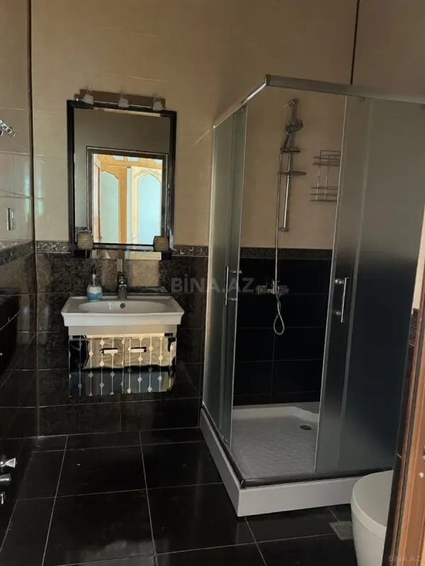 Kirayə verilir 6 otaqlı həyət evi 600 m²