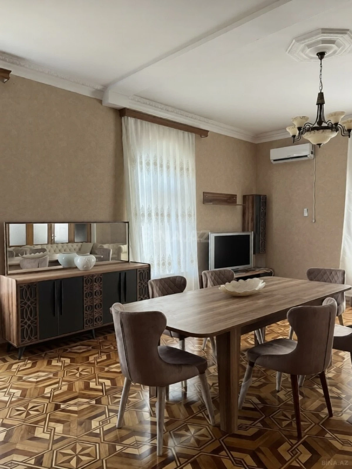 Kirayə verilir 6 otaqlı həyət evi 600 m²