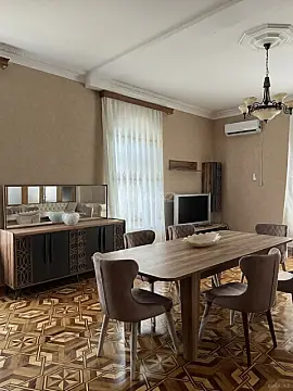 Kirayə verilir 6 otaqlı həyət evi 600 m²
