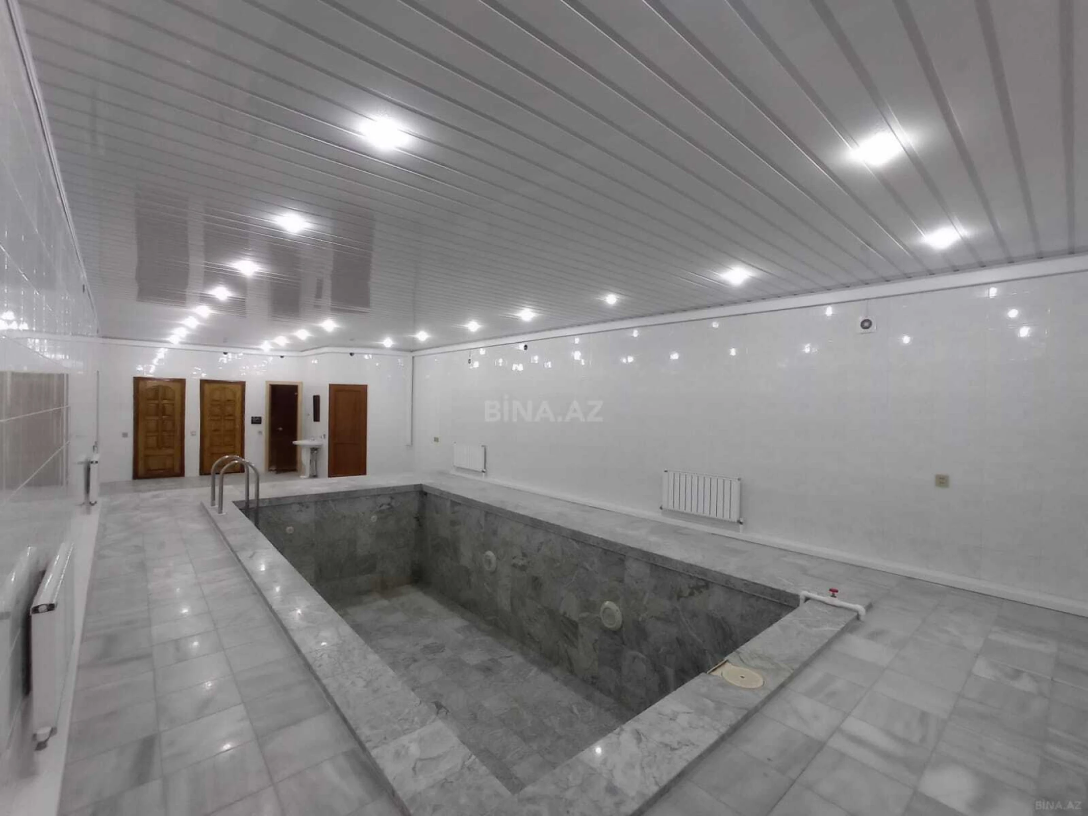 Kirayə verilir 6 otaqlı həyət evi 600 m²