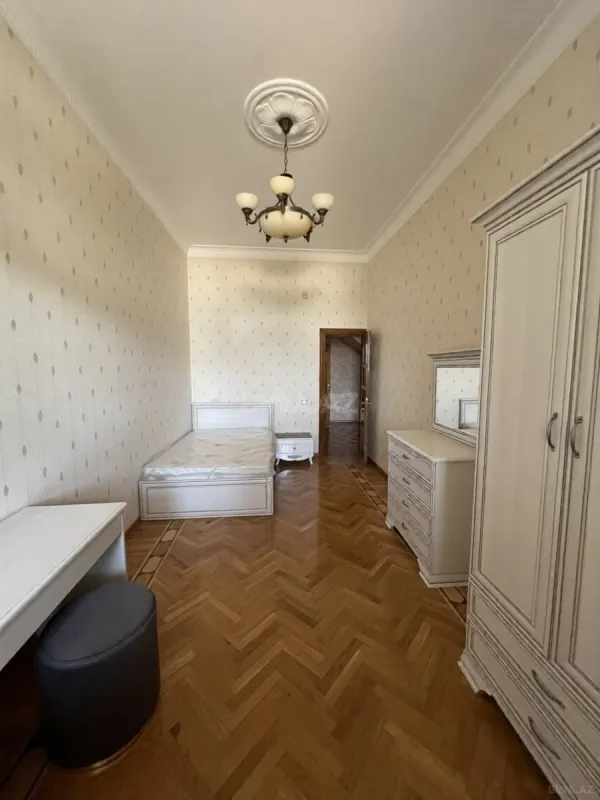 Kirayə verilir 6 otaqlı həyət evi 600 m²