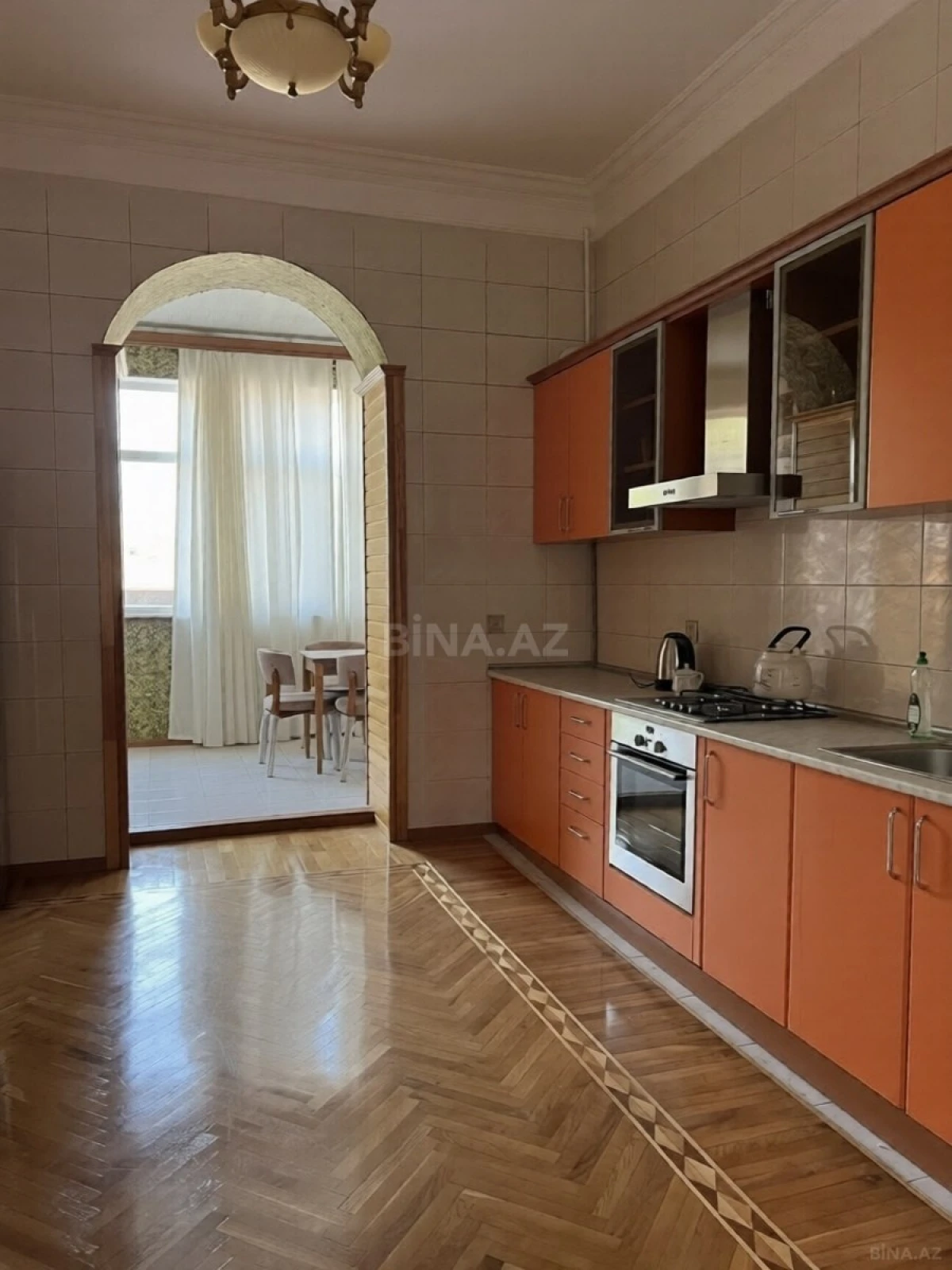 Kirayə verilir 6 otaqlı həyət evi 600 m²