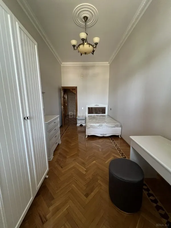 Kirayə verilir 6 otaqlı həyət evi 600 m²