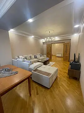 Satılır 3 otaqlı mənzil 120 m²