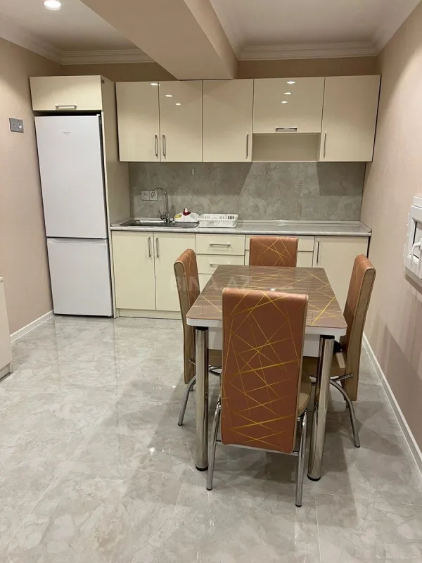 Kirayə verilir 2 otaqlı mənzil 60 m²