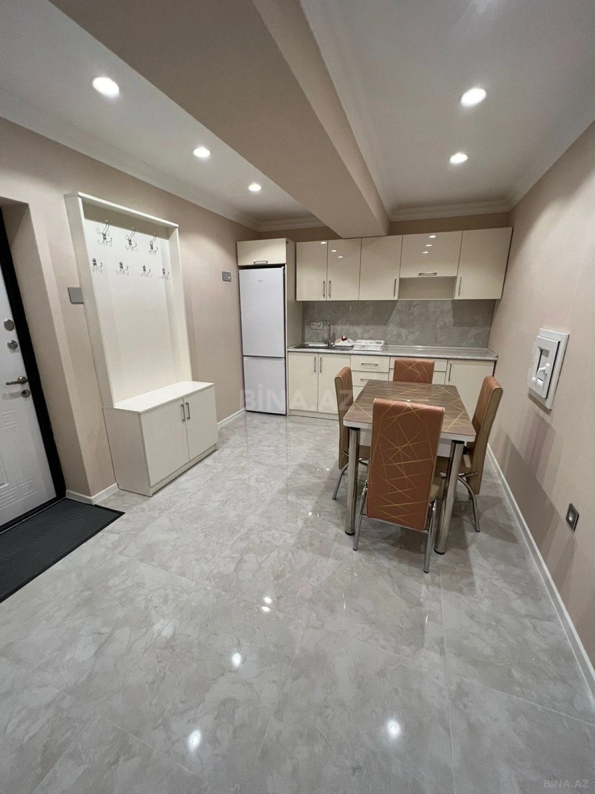 Kirayə verilir 2 otaqlı mənzil 60 m²