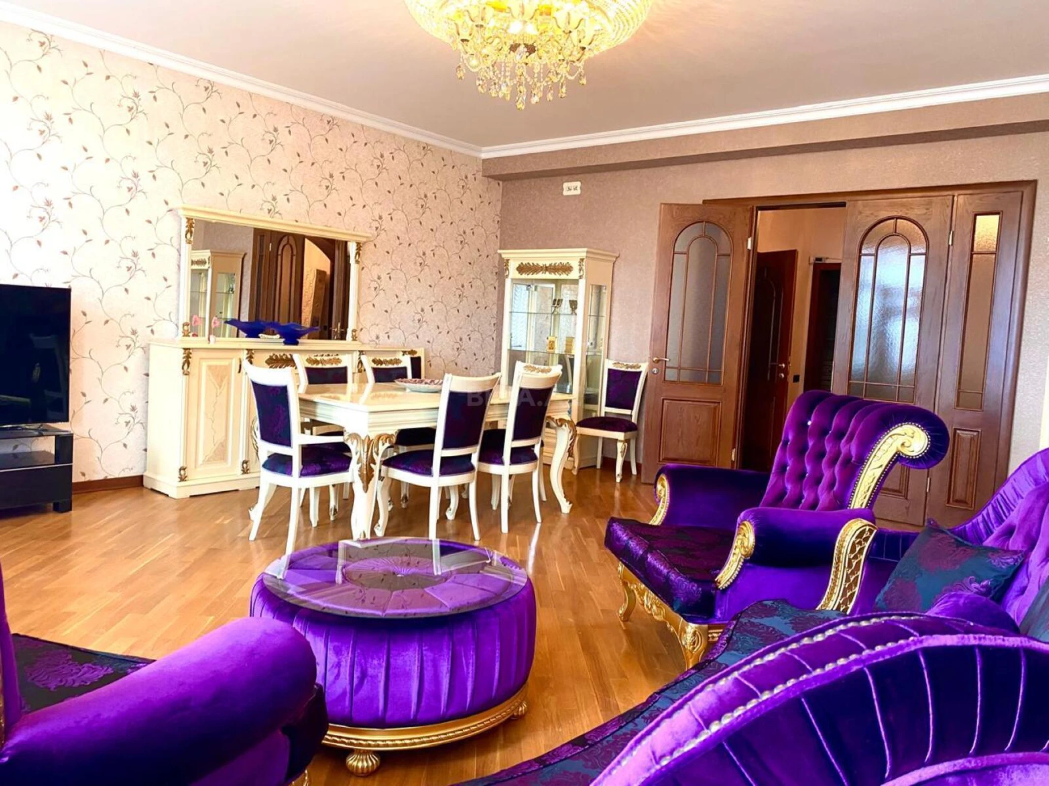 Satılır 4 otaqlı mənzil 210 m²